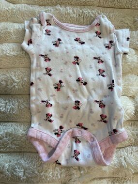 7/$30 Disney White and Pink Minnie Mouse Baby Bodysuit
